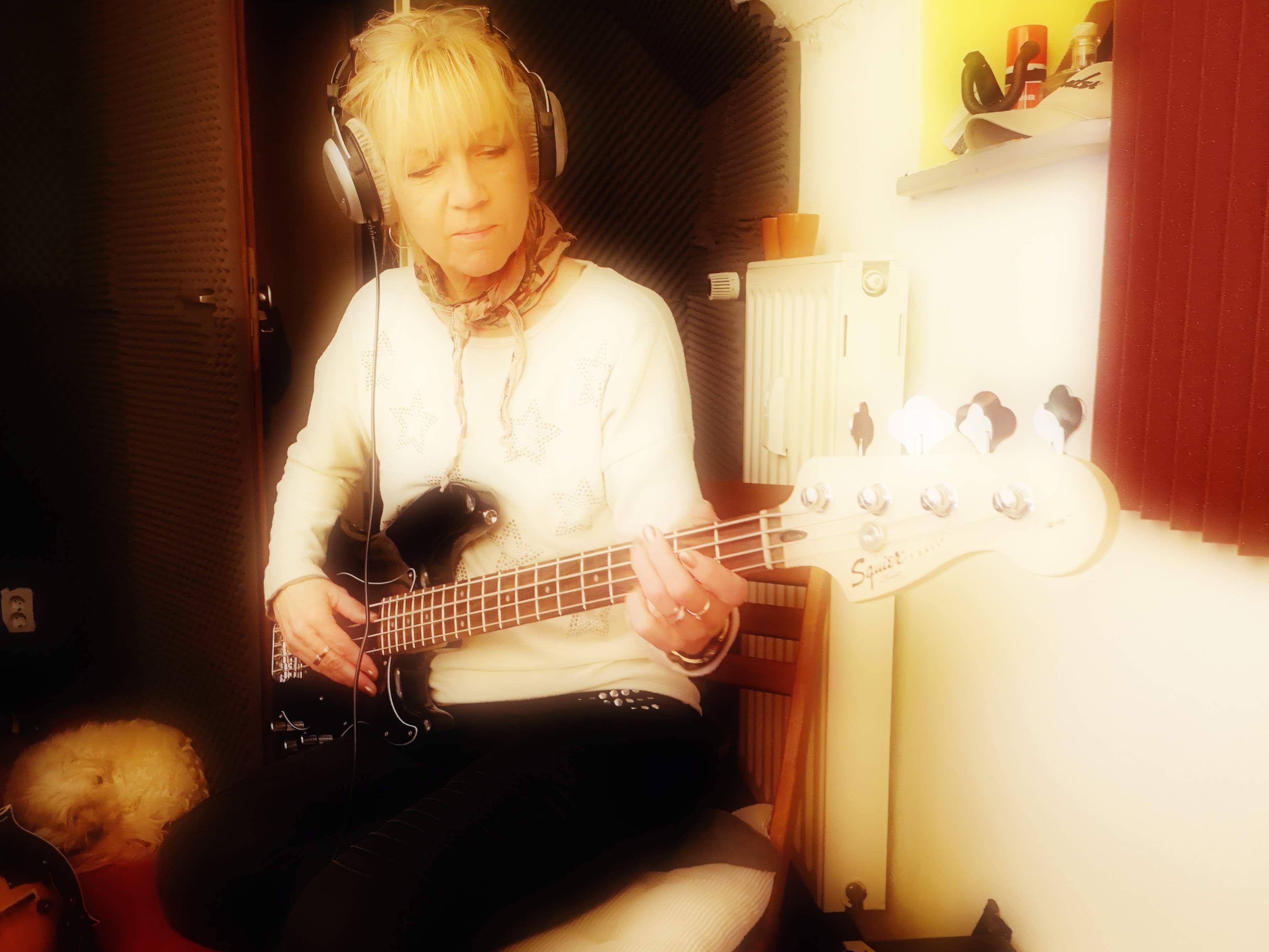 Recording PaZi on Bassguitar